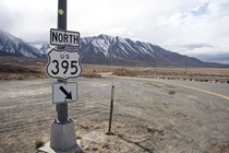 To get back onto U.S. 395 from South Landing Road, this sign points one way.