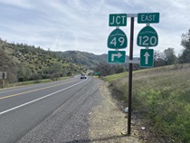 CT News veered left here; anyone going right instead should be aware of multiple roadway twists, turns, rises and falls before Mariposa is reached.