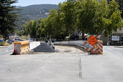 Construction on US101 in Hopland. The center lane is being resurfaced.