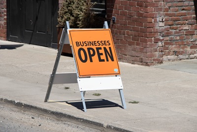 Sign reading "Businesses Open" placed along US101 in Hopland