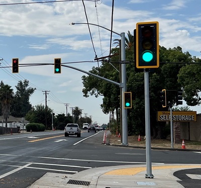 State Route 165 and Geer Avenue Intersection Traffic Signal Image