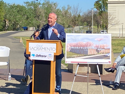 Photo of Sacramento Mayor Darrell Steinberg outlining the details of the project