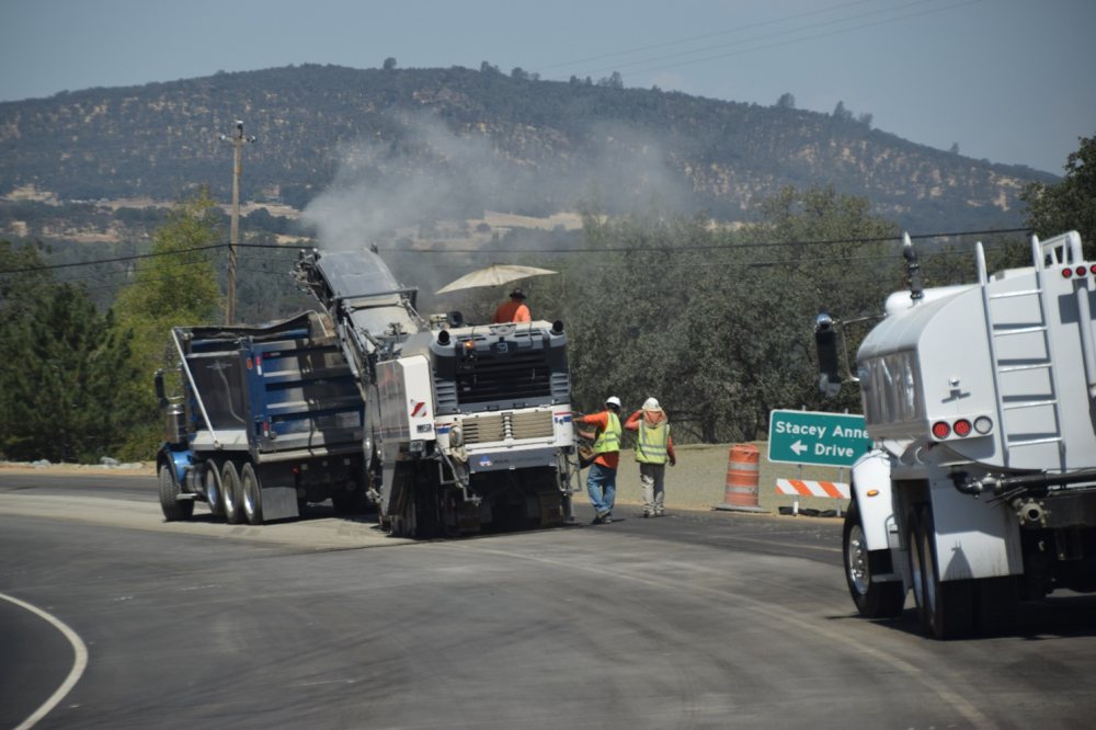 Photo of Caltrans crew working on pavement grinding and paving on State Route 20 between Marysville Road and Timbuctoo Road in Browns Valley