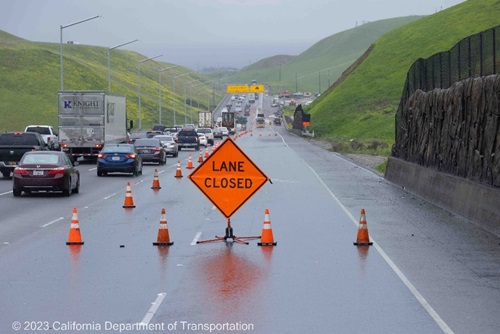 Picture of a Lane Closed sign and traffic cones on eastbound 580 near Livermore, CA. From March 2023.