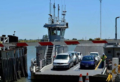 Photograph of the Real McCoy II ferry carrying cars across the Sacramento River.