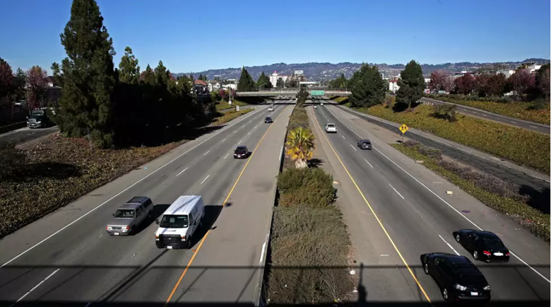 A photo of Interstate 980 (I-980) corridor from freeway overpass.