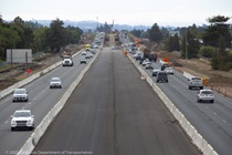 Traffic flows on US-101 on either side of the new lanes under construction. Photograph taken July 2020.
