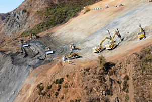 Photo showing heavy equipment and Caltrans staff working on Regent's Slide