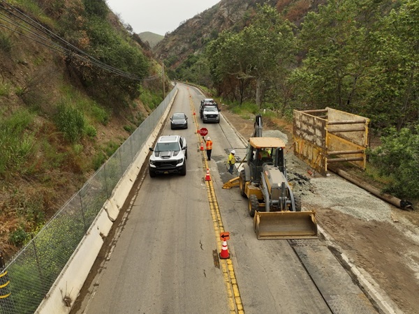 Topanga Canyon Boulevard/State Route 27 fire damage work one lane