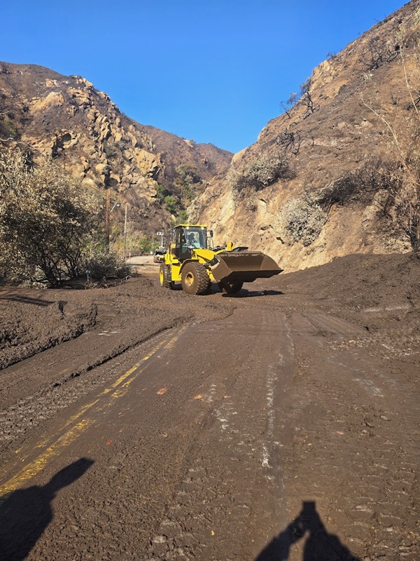 Topanga Canyon Boulevard/State Route 27 Fire Repair heavy machinery