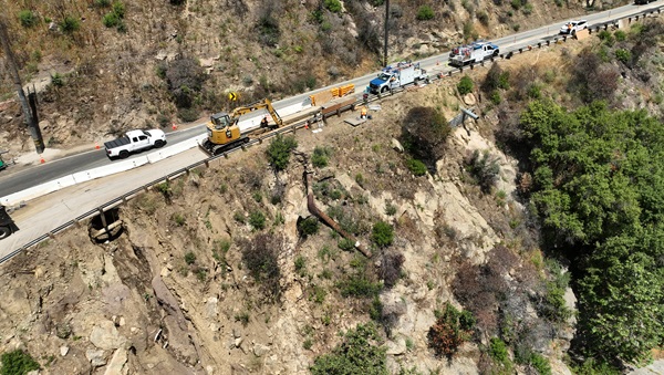 Photograph of state route 27/ Topanga Canyon Boulevard road repairs