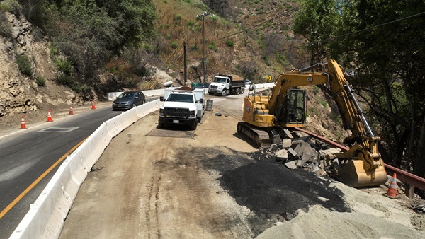 Photograph of State Route 27/ Topanga Canyon Boulevard road repairs
