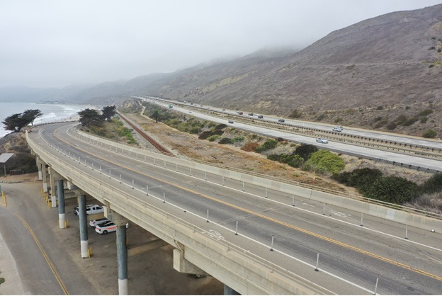 Ventura Overhead Bridge No. 52-0040 over the Union Pacific Railroad track and southwest of US-101.